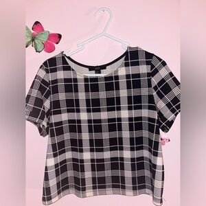 Chic Black and White Plaid Crop Top